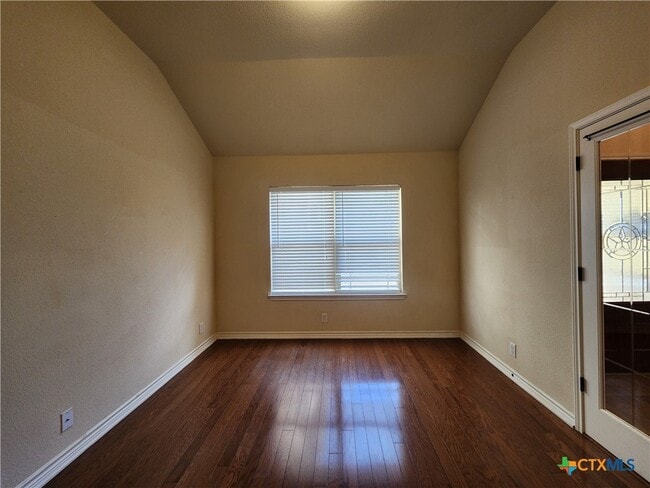 Building Photo - 803 Lodge Creek Dr