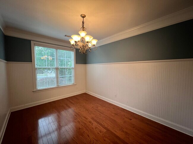 Building Photo - 1102 Highmoor Ln