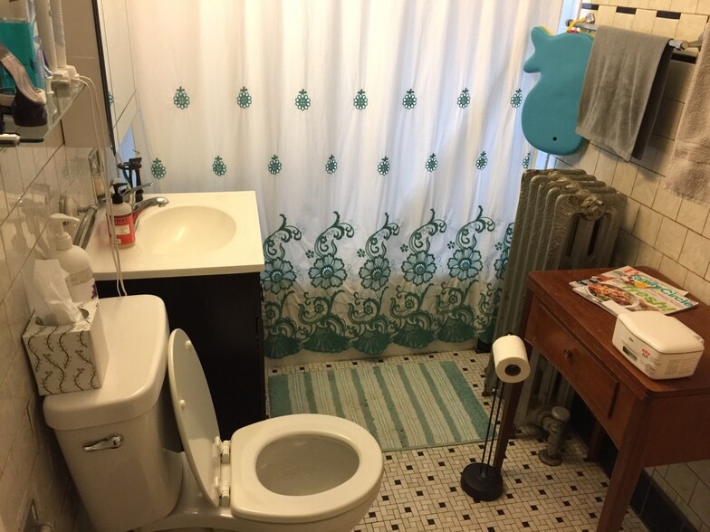 Building Photo - 2419 E Stratford Ct