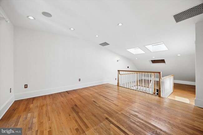 Building Photo - 535 Delancey St