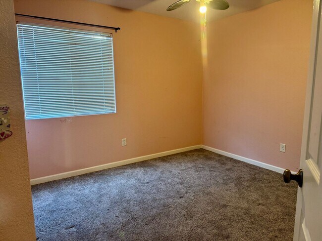 Building Photo - 3 Bedroom 2 Bathroom home at end of Cul-De-Sac