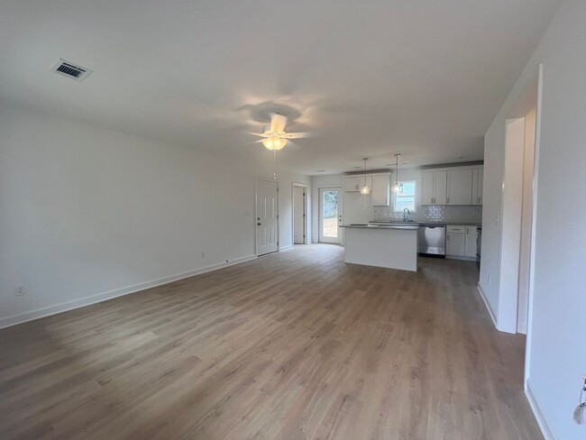 Building Photo - Newly built 3 bedroom 2 bathroom in East T...