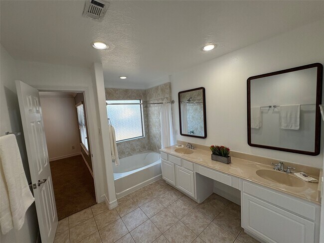 Building Photo - 3710 Sherwood Ln