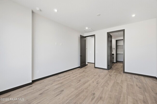 Building Photo - 5170 N Jeffers Ave