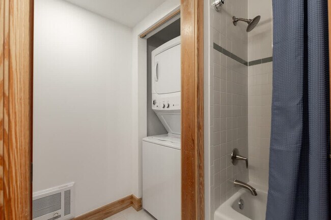 Building Photo - 2740 Shadowmoon Ln