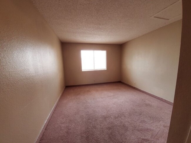 Building Photo - BEAUTIFUL 1 BEDROOM IN DESERT SHORES!