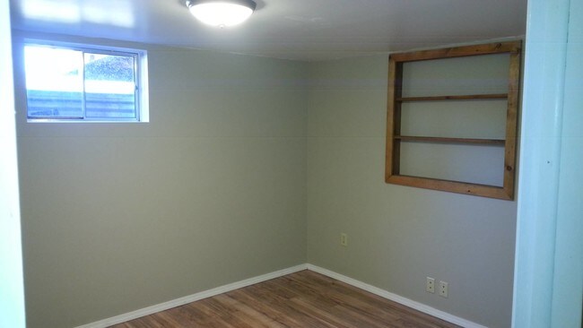 Building Photo - 465 Blackthorne Rd