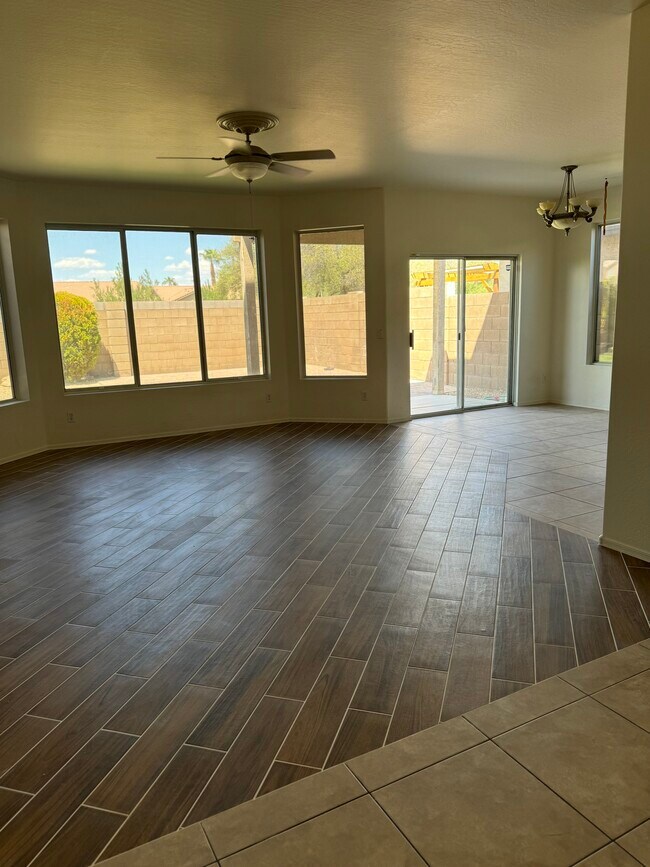 Building Photo - 3206 E Kristal Way