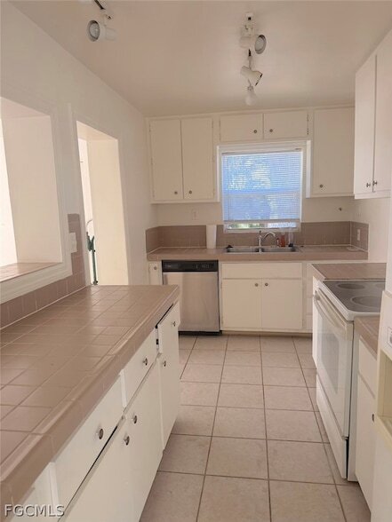 Building Photo - 1659 Ricardo Ave