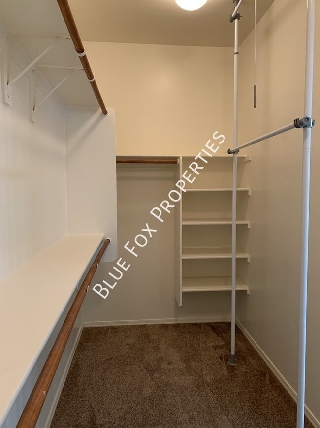 Building Photo - 11921 N Cantata Dr