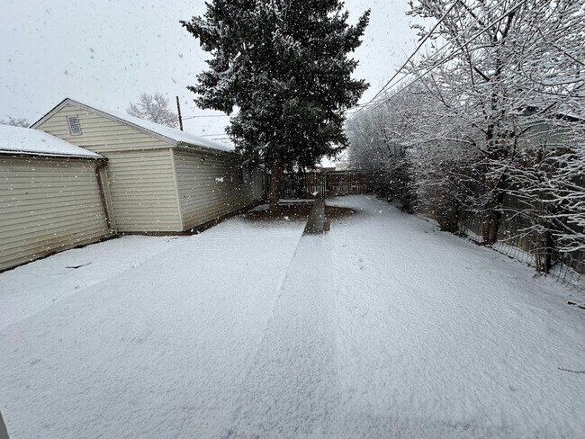 Building Photo - Spacious 4 Bedroom Home | 2 Living Rooms | Large Fenced Yard | 1,700+ Sq Ft