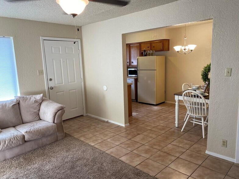 Building Photo - 1204 Aspen St