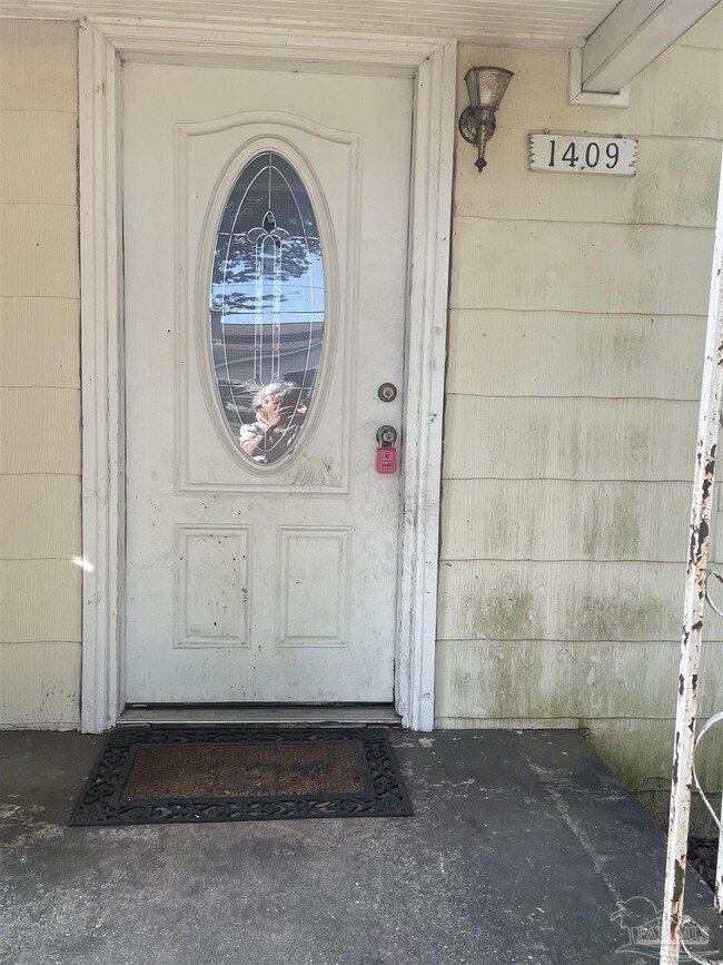 Primary Photo - 1409 Poppy Ave