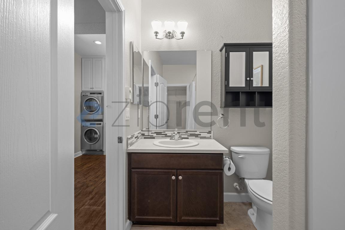 Building Photo - Unit