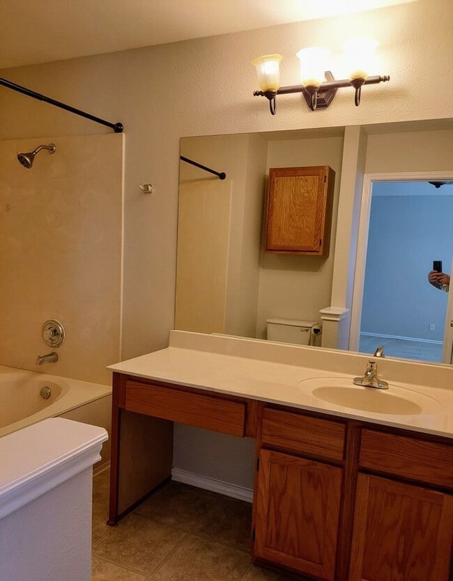 Building Photo - Charming two-story home in the Bluffs at W...