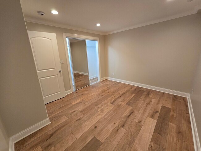 Building Photo - 1502 W Jonquil Terrace