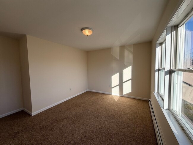 Building Photo - 7 J St