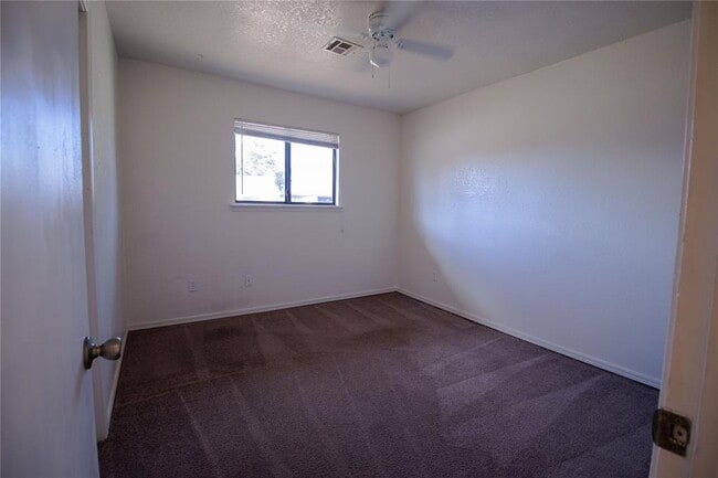 Building Photo - 2204 Lafayette Dr