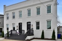 Building Photo - Where Vintage Vibes Meet Modern Mojo—Rent This Rare Historic 4BR/2BA Duplex in Norfolk’s Park Place