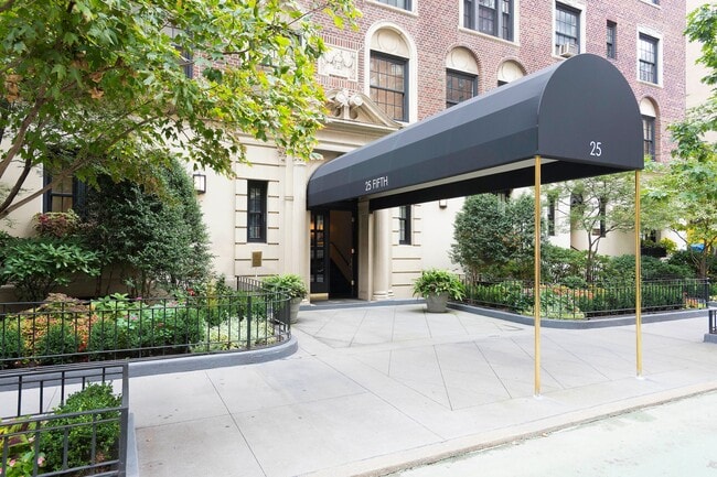 Building Photo - 25 5th Ave