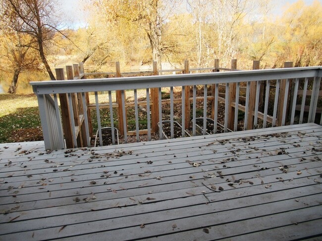 Building Photo - Great spot on Whitefish River
