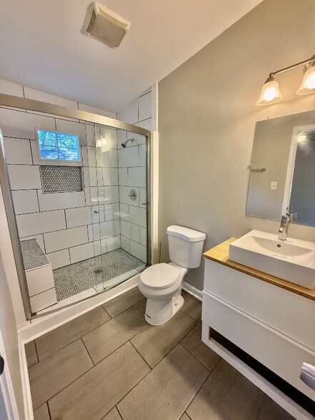 Building Photo - 2386 Elldale Ave
