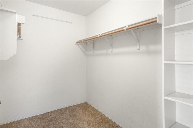 Building Photo - 913 Cindy Ln
