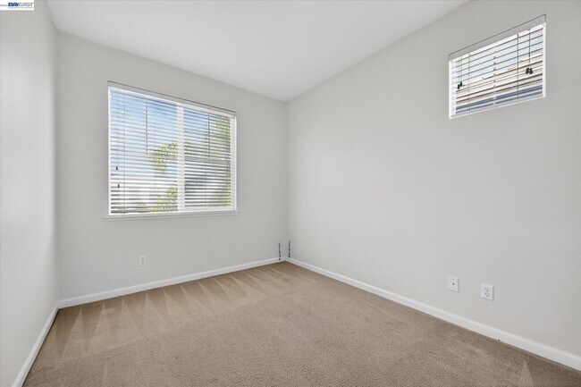 Building Photo - 244 Balsam St