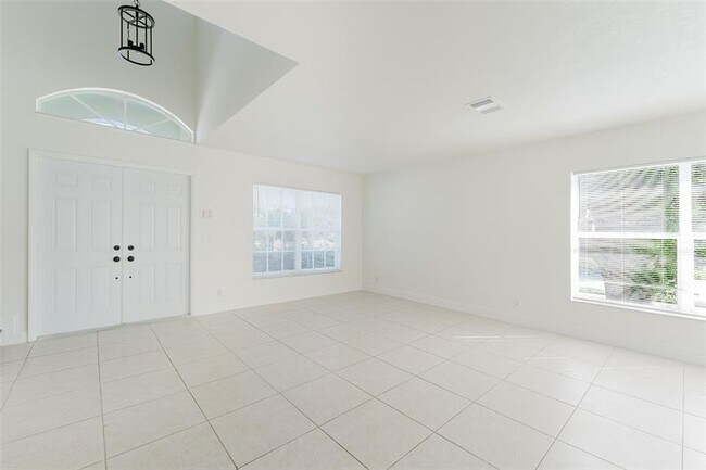 Building Photo - 10646 Lake Oak Way