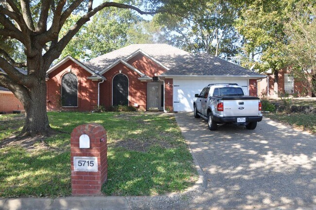 Primary Photo - 5715 Persimmon Drive