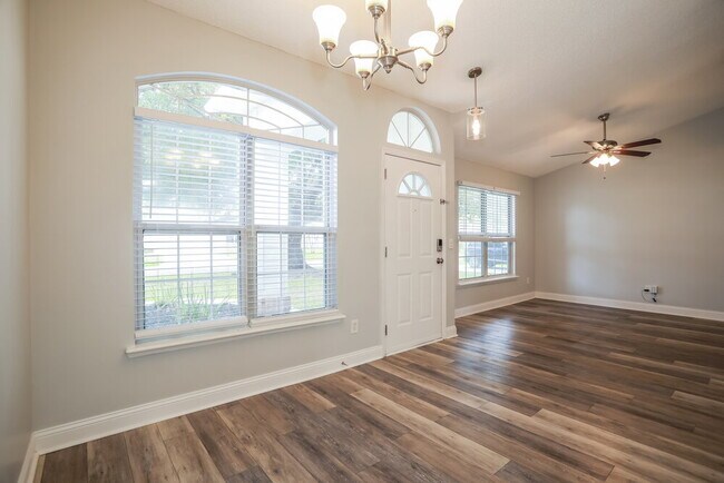 Building Photo - 7625 Dover Cliff Dr S