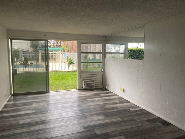 Building Photo - Makaha Surfside Studio