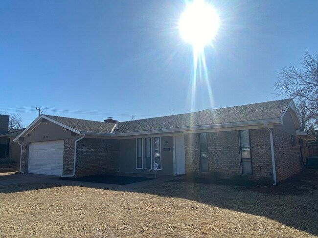 Building Photo - 8625 Lakeaire Dr