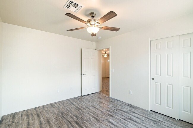 Building Photo - 615 S Santa Rita Ave