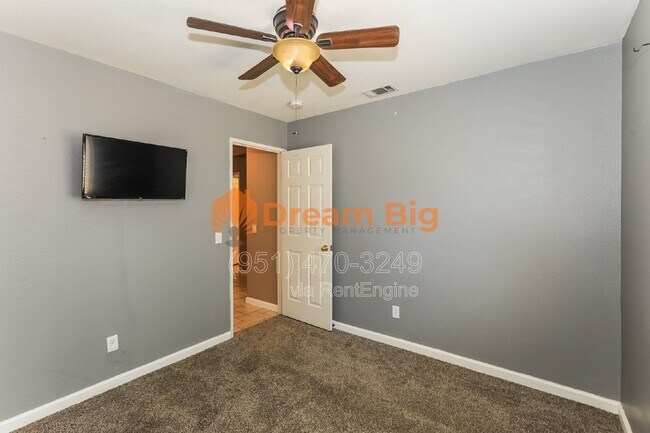 Building Photo - 1493 Evergreen Ave