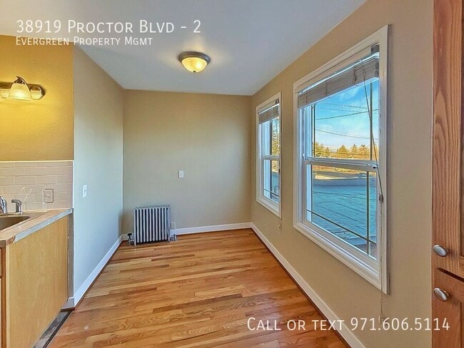 Building Photo - 38919 Proctor Blvd