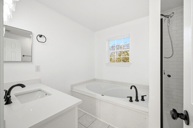 Building Photo - 1600 Old Brook Rd