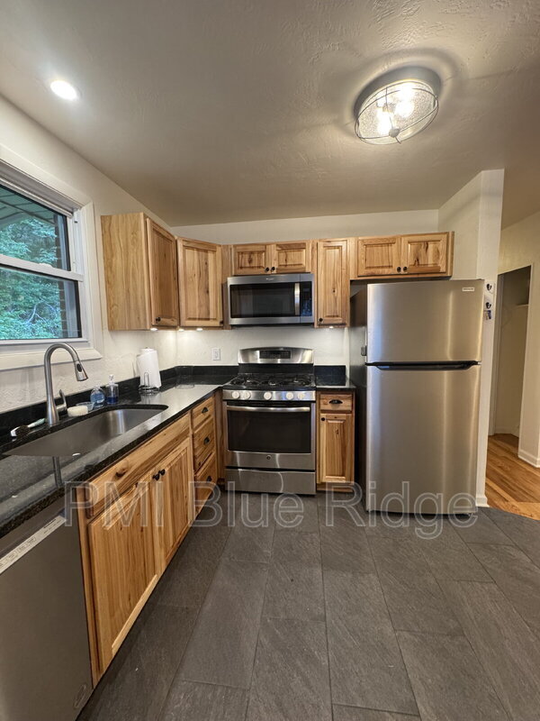 Building Photo - 101 Valley Overlook Dr