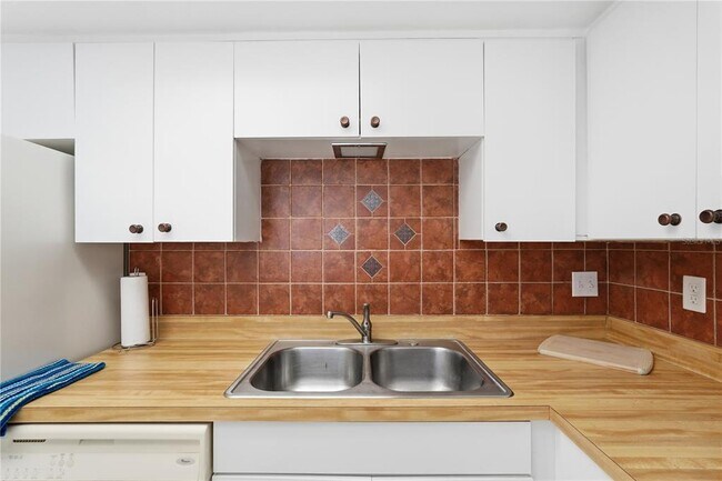 Building Photo - 3034 Eastland Blvd