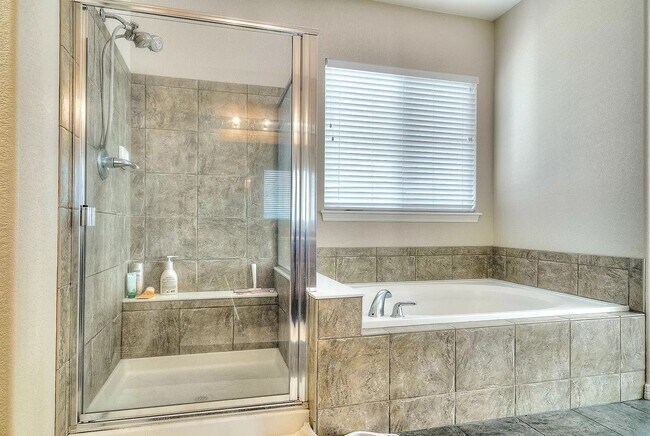 Building Photo - Beautiful Greenwood Village Three Bedroom Home in Gated Community