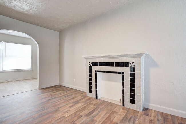 Building Photo - 1426 NE 24th St