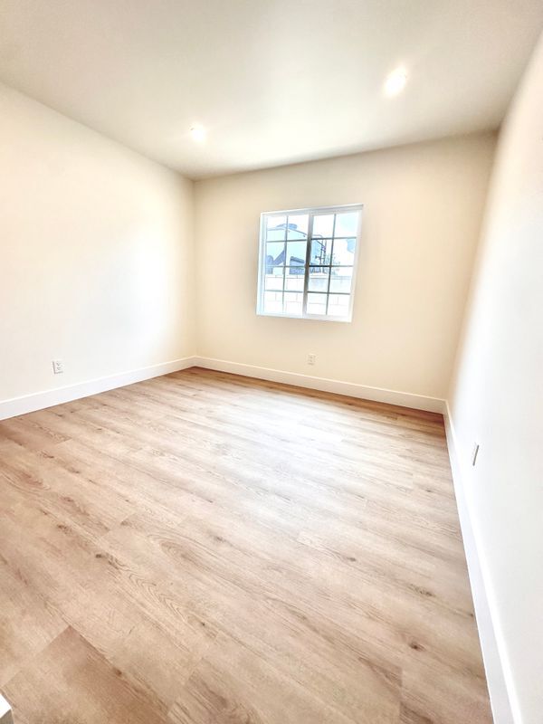 Building Photo - 1543 Delford Ave