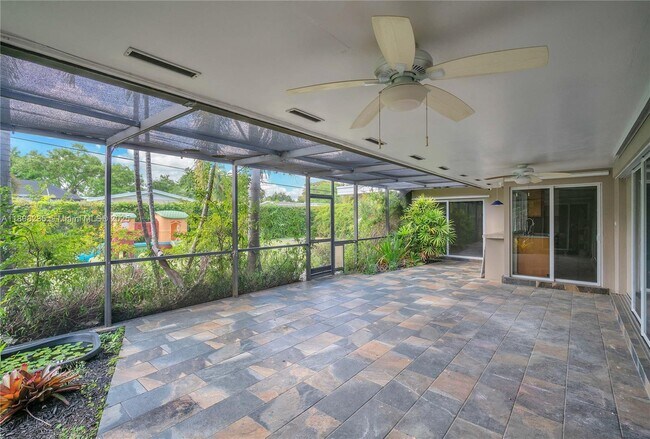 Building Photo - 15460 SW 82nd Ct