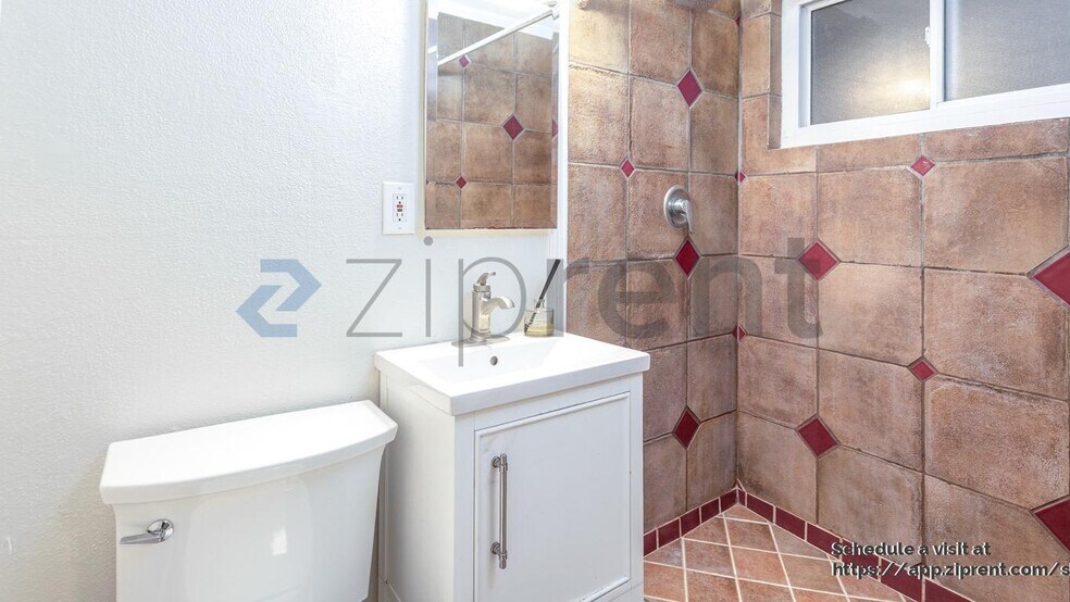 Building Photo - 1861 Briarwood Dr