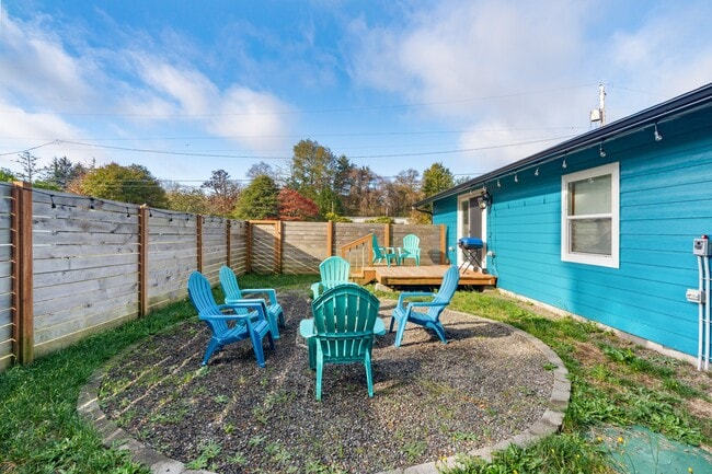 Building Photo - 2316 S Pleasant Dr