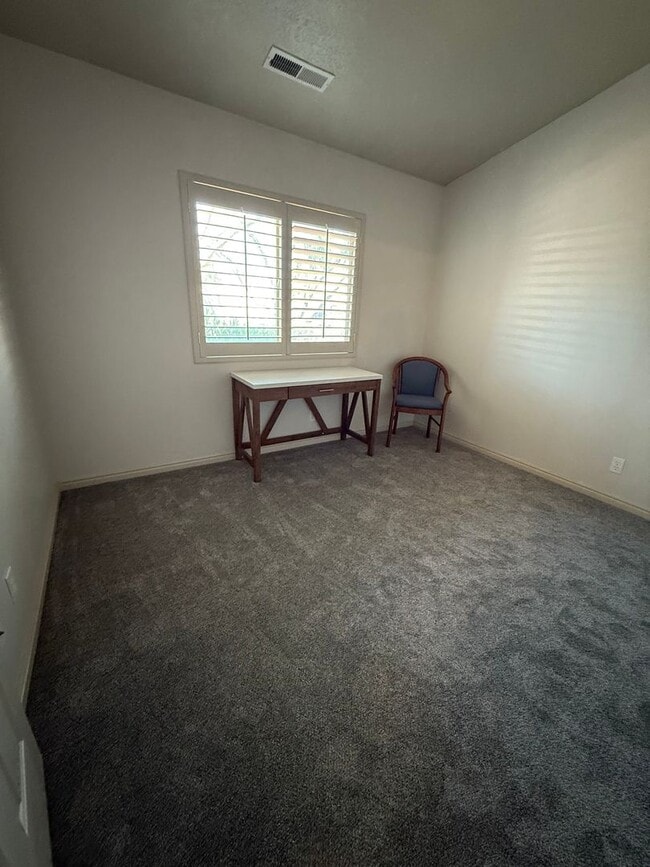 Building Photo - Partially Furnished 3 Bedroom Home with Co...