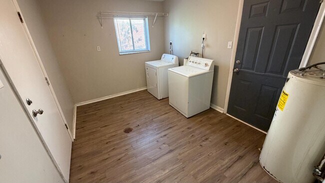 Building Photo - 1118 Soria St