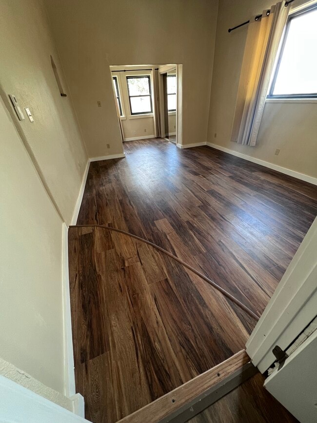 Building Photo - Semi-Detached Casita with private yard