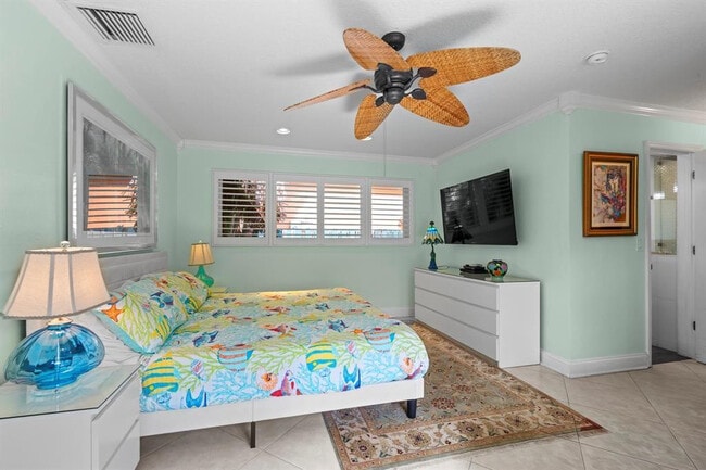 Building Photo - 2325 Barcelona Dr