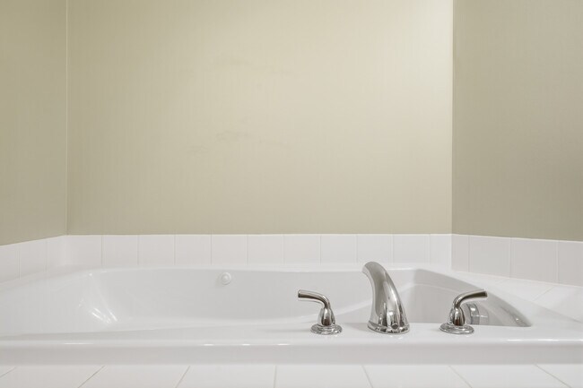 Building Photo - 6368 Manchester Ave NE